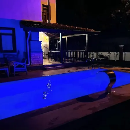 Ayan, Korunakli Ozel Havuz Ve Mustakil Bahceli Merkezi Villa